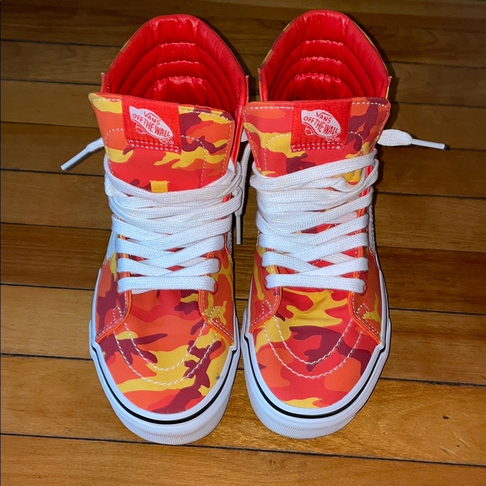 EUC 🎊 Vans High-Top Sneakers - Red and Orange Camo